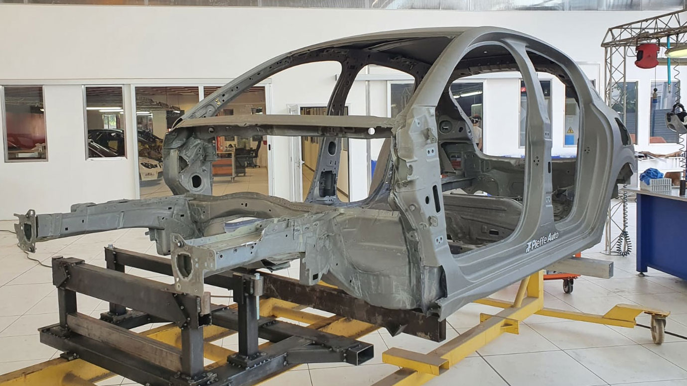 Fase di costruzione auto da rally step2 Italia Factory
