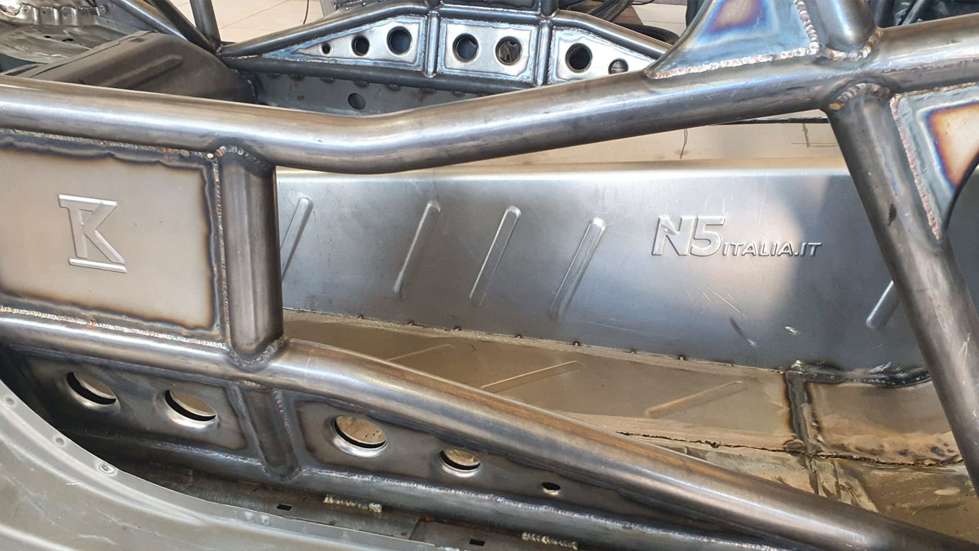 Fase di costruzione auto da rally step2 Italia Factory