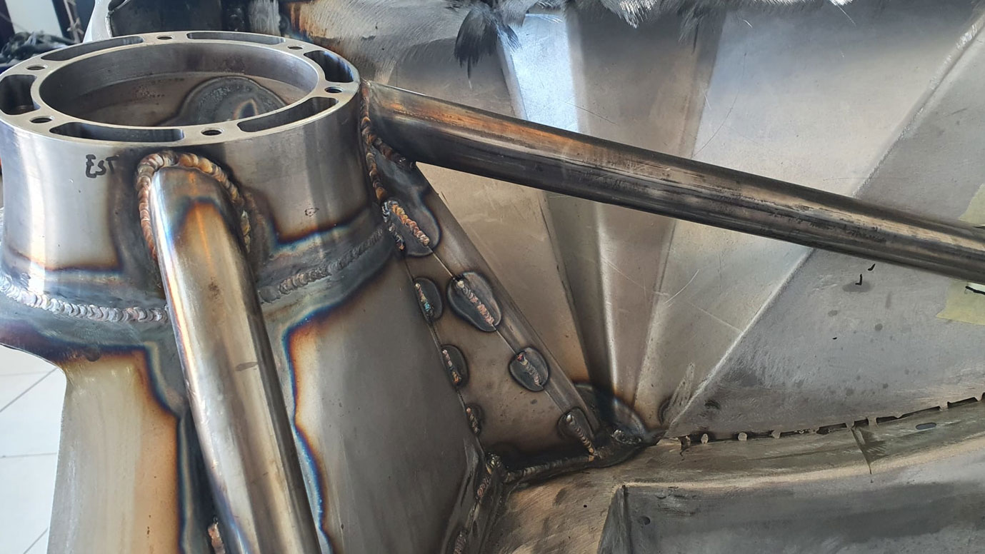 Fase di costruzione auto da rally step2 Italia Factory