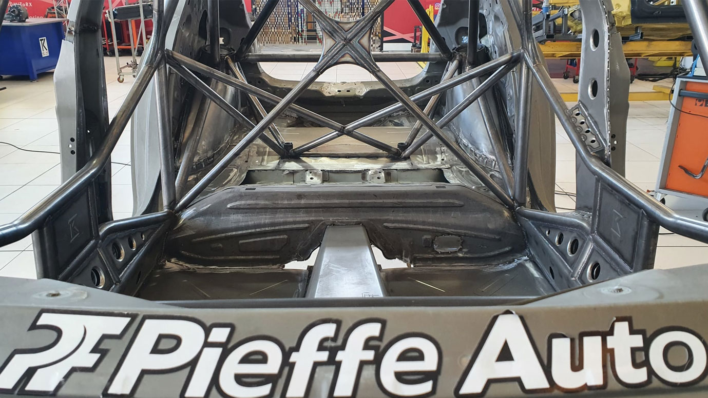 Fase di costruzione auto da rally step2 Italia Factory