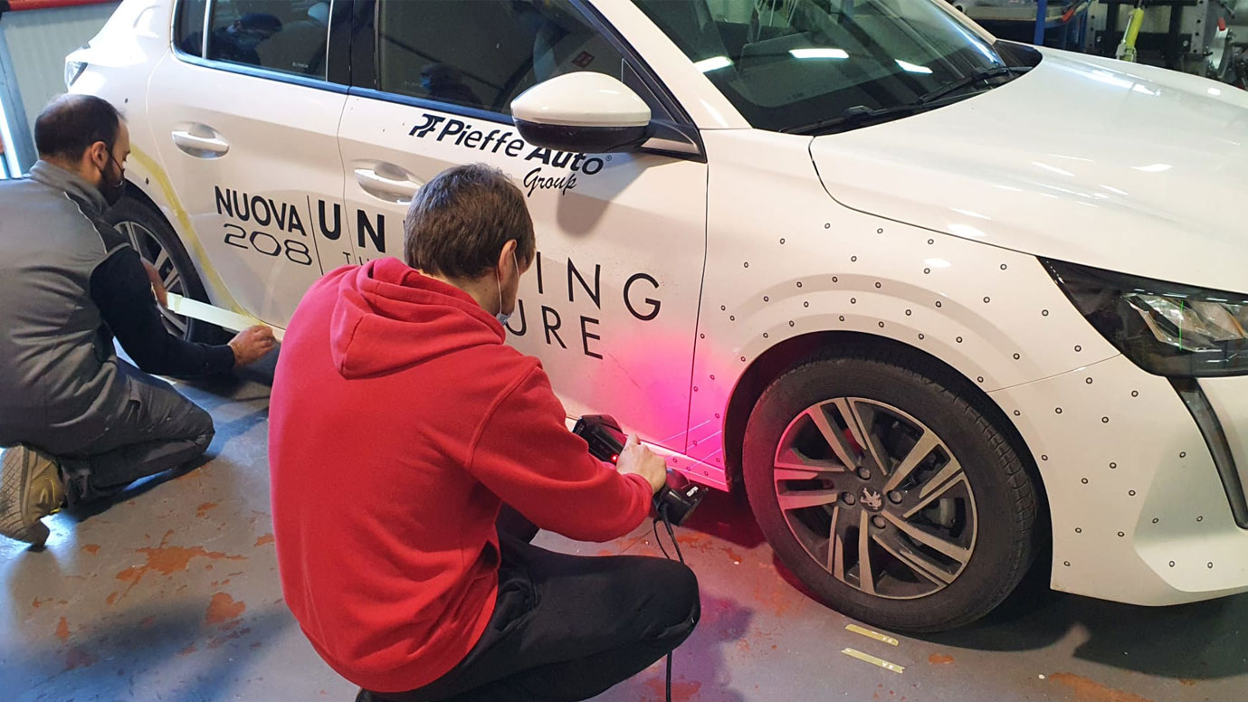 Fase di costruzione auto da rally step2 Italia Factory